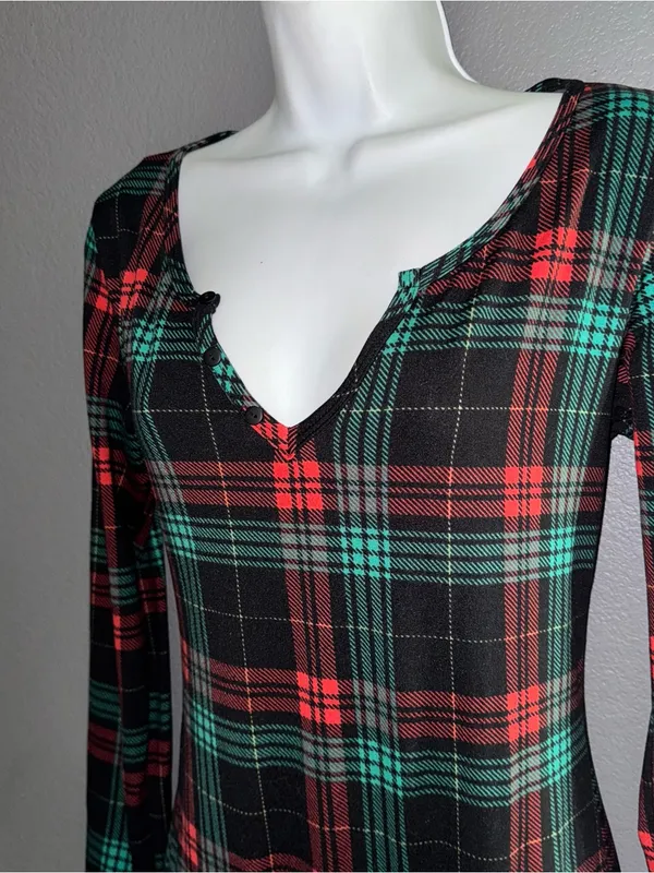 Shosho Women’s Checkered Gingham Red Long Sleeve Pajamas Medium - Image 4