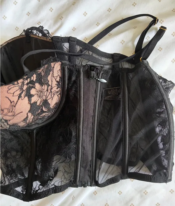 Victoria’s Secret Lace Corset - Image 5