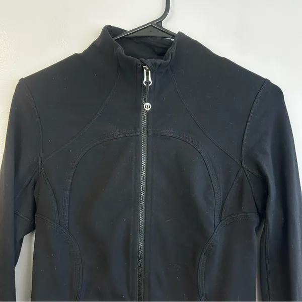 Lululemon Black Forme High Neck Zip Up Jacket w/ Thumb Holes Size 6 - Image 4