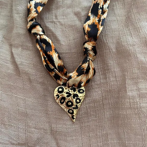 Source Unknown Leopard Print Scarf Necklace Gold Heart Pendant Coquette Y2K - Image 2