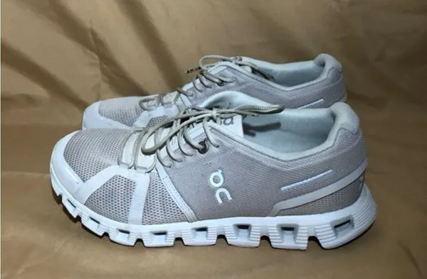 On Running Cloud 5 Running Shoes Size 9 - Image 5
