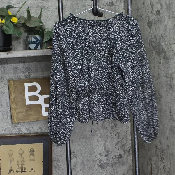NWT Universal Thread Womens Balloon Long Sleeve Blouse 92235285 Black Abstract S - Image 5