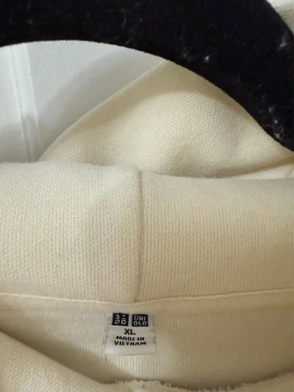 Uniqlo Hoodie - Image 5