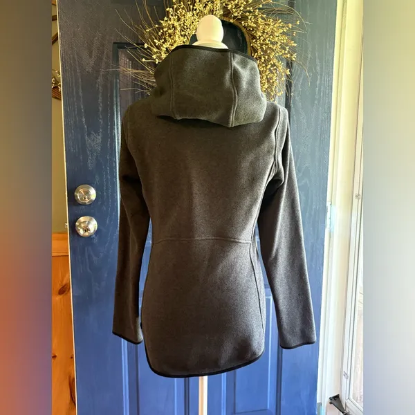 Lululemon 1/4 Zip Charcoal hoodie with Pockets - Image 6