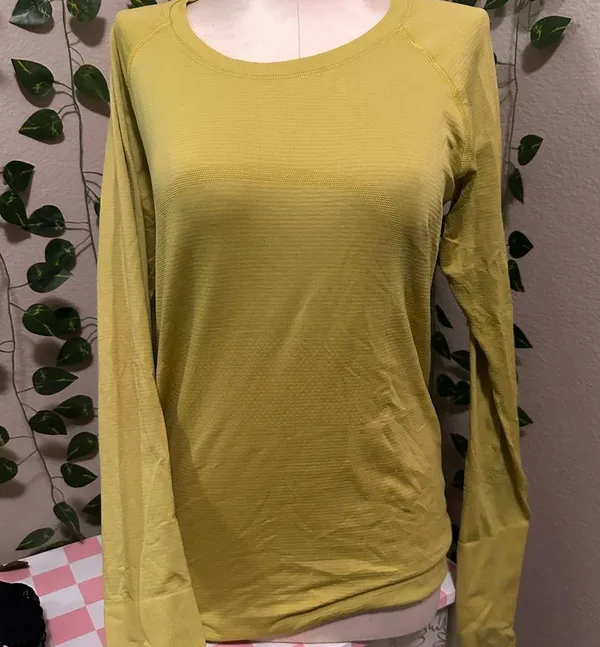 Green/Yellow Lululemon swiftly Long sleeve with thumb holes - Image 3