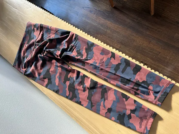 Lululemon Wunder Under High-Rise Tight 25" *Full-On Luxtreme Heritage 365 Camo Smoky Red Night Sea Multi 6 - Image 2