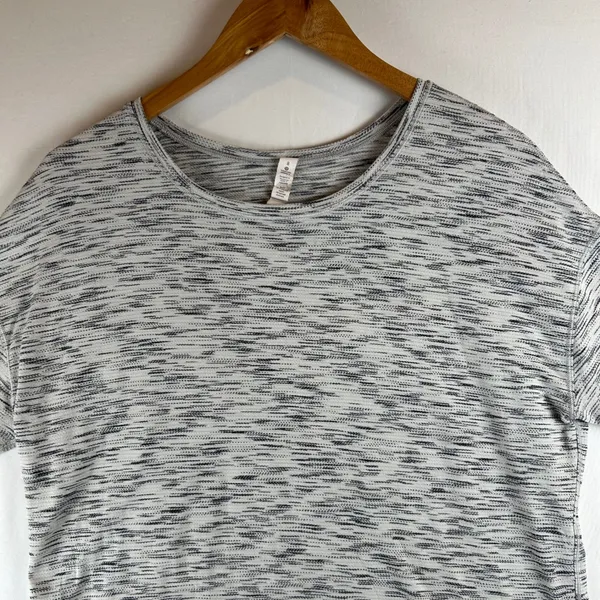 Lululemon Athletica Space Dye Relaxed‎ Fit Short Sleeve Top Size 8 White Black - Image 3