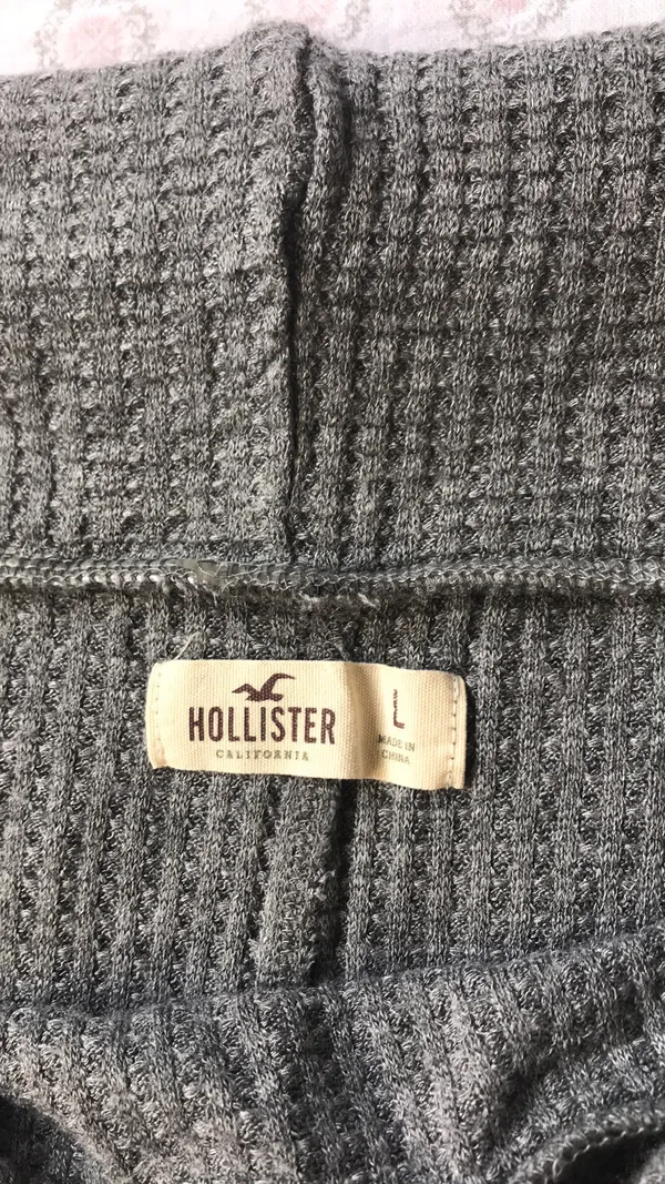 Hollister Gray Off Shoulder Long Sleeve Top - Image 3