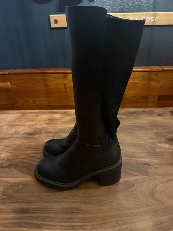 Black boots - Image 2
