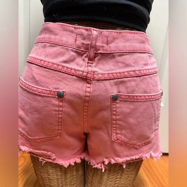 Free People Denim Distressed Cut-offs Raw Frayed Hem Pink Wash Sz 25 - Image 5