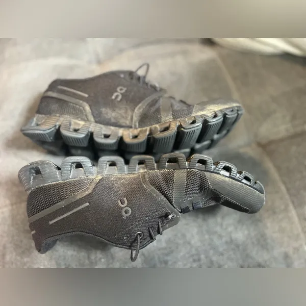 On Running woman’s Athletic Shoes Black Size 8 - Image 9