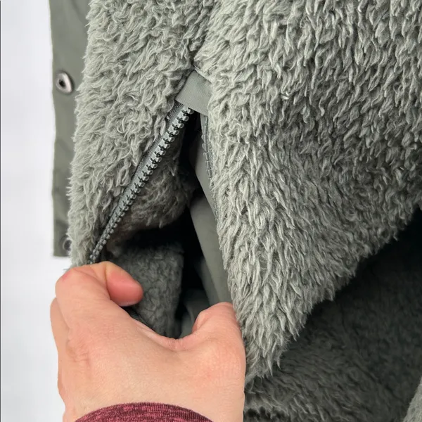 Vuori Women's Cozy Sherpa Jacket Green Fleece Jacket Olive Green Size Large - Image 13