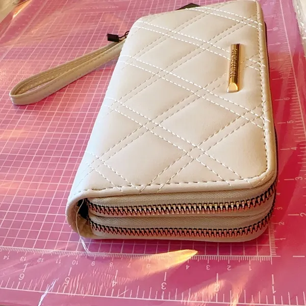 Soft leather Alexis bendel multi functional wallet - Image 3
