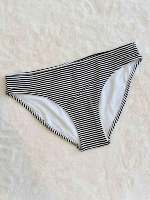 NWT Aerie Black and White Striped Bikini Bottom - Size: Small - Image 2