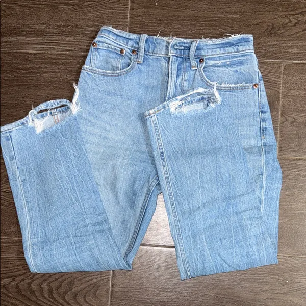 Abercrombie & Fitch Light Blue Cropped Jeans - Image 4