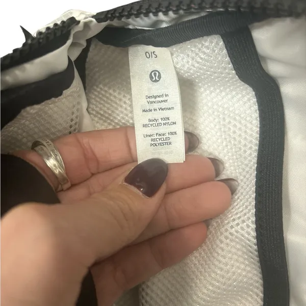 Rare discontinued lululemon everywhere belt bag “manifesto print” NWT limited ed - Image 5
