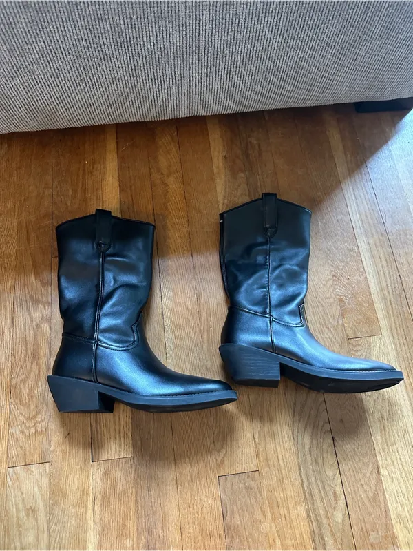 Amazon *Two right foot* Split Toe boots - Image 4