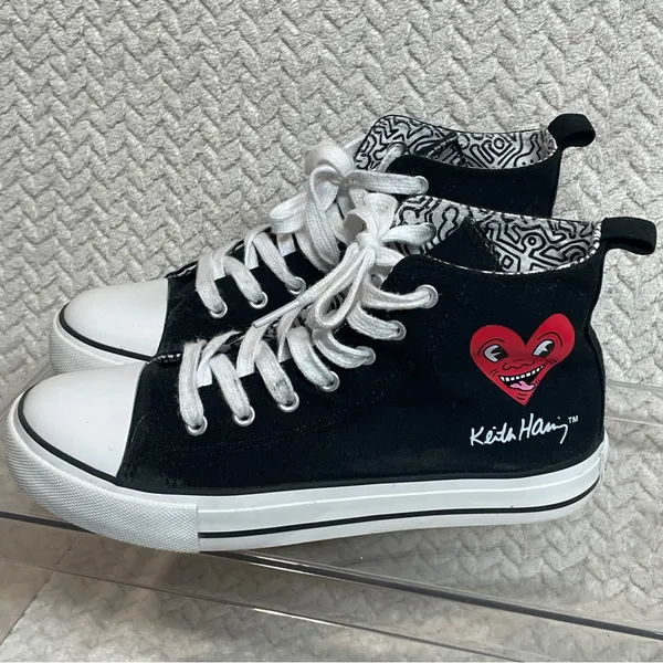 Keith Haring Heart Logo Black High‎ Tops Lace Up Sneakers Womens size 5 - Image 3