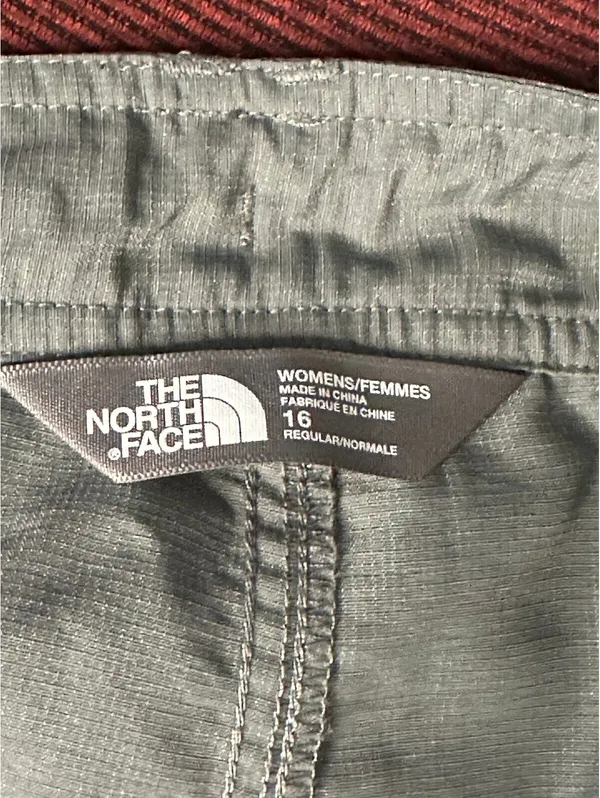 The North Face grey lightweight utility hiking shorts Size 16 gorpcore outdoors - Image 9