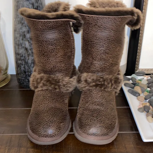Rare!! UGG Skylah Brown Bomber Leather Faux Fur Boots Size 6 - Image 5
