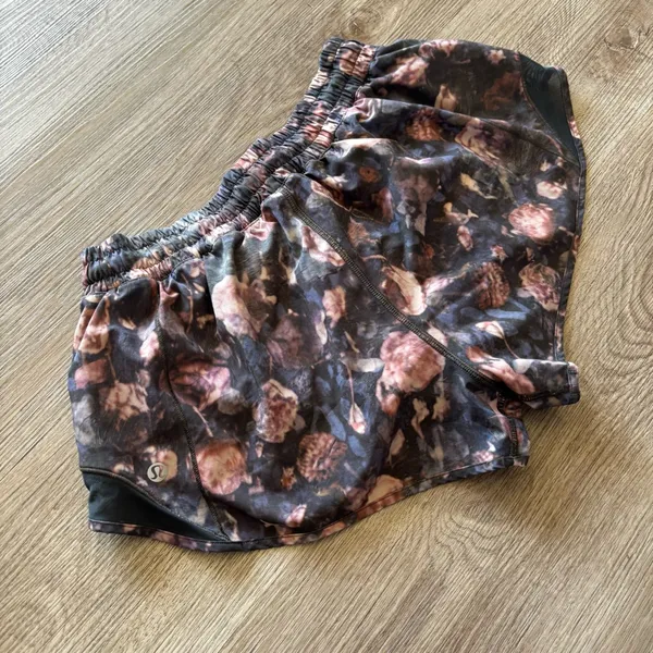 Lululemon Shorts Womens 4 Black Hotty Hot Low Rise Lined Floral Running Workout - Image 5
