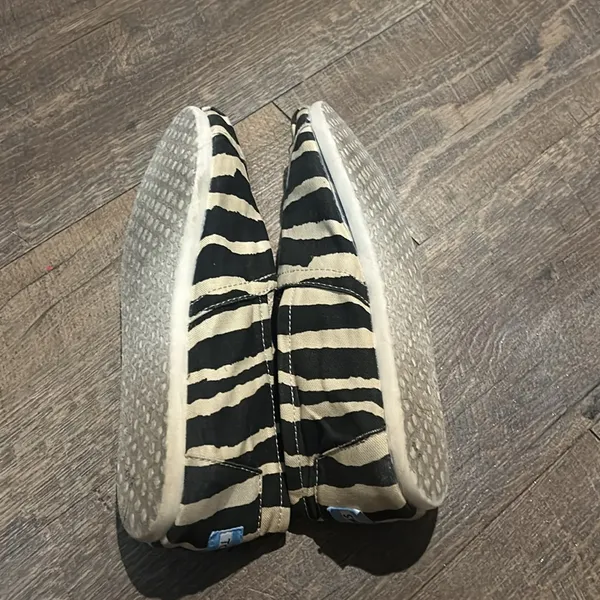 TOMS Women Black & Tan Zebra Print LightWeight Flat Slip On Shoes Size 9 W‎ - Image 5