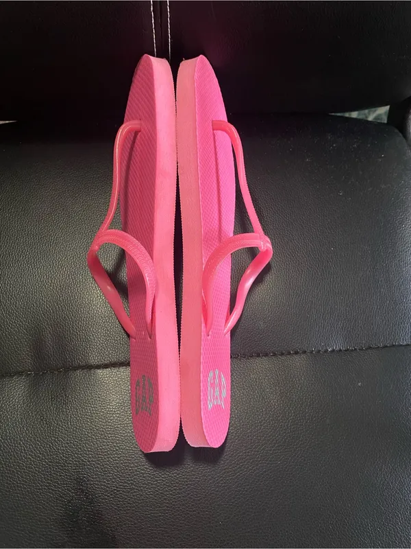 GAP Women's Hot Pink T-Strap Flip Flop Sandals size 9 - Image 5