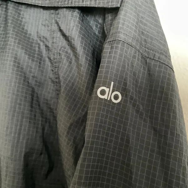 Alo Yoga Cropped Game Time Full Zip Jacket Black M - Image 3