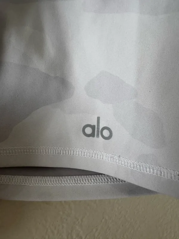Alo Yoga White camo Vapor biker shorts - Image 3