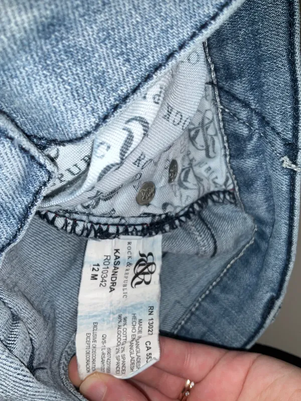 Rock & Republic Kasandra Embellished Light-Wash Flare Jeans Sz. 12 - Image 8