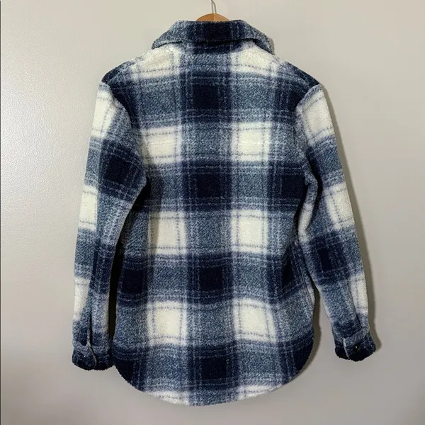 Abercrombie and Fitch A&F Blue Plaid Soft Sherpa Shacket Jacket Coat Size S - Image 3