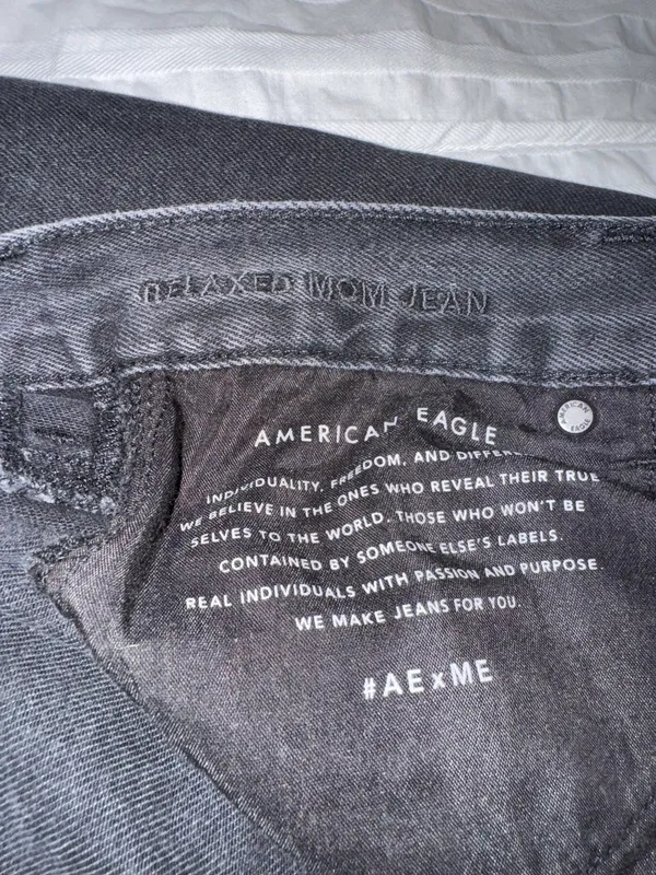 American Eagle Mom Jeans - Image 3