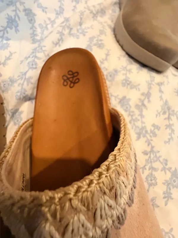 The Sak Leather Slipons - Image 7