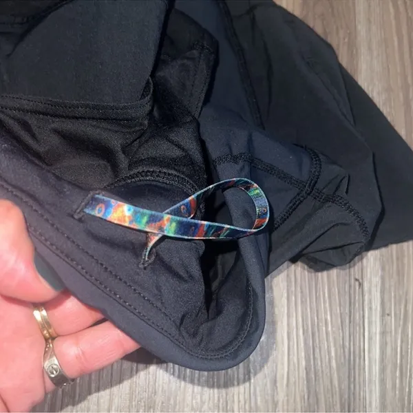 Lululemon black shorts - Image 8