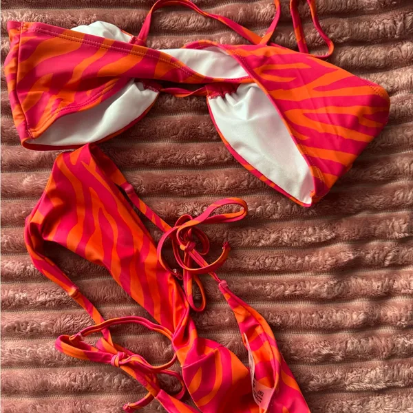 Amazon Pink zebra stripe bandeau bikini set size small - Image 4
