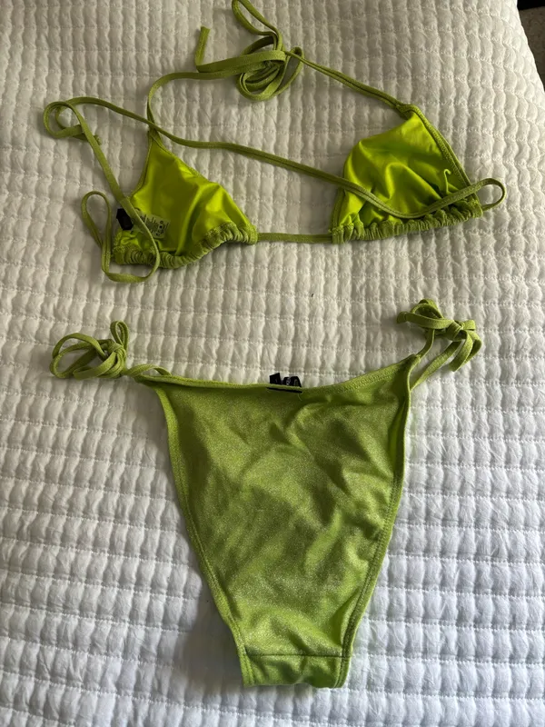 Kendall and Kylie bikini - Image 4