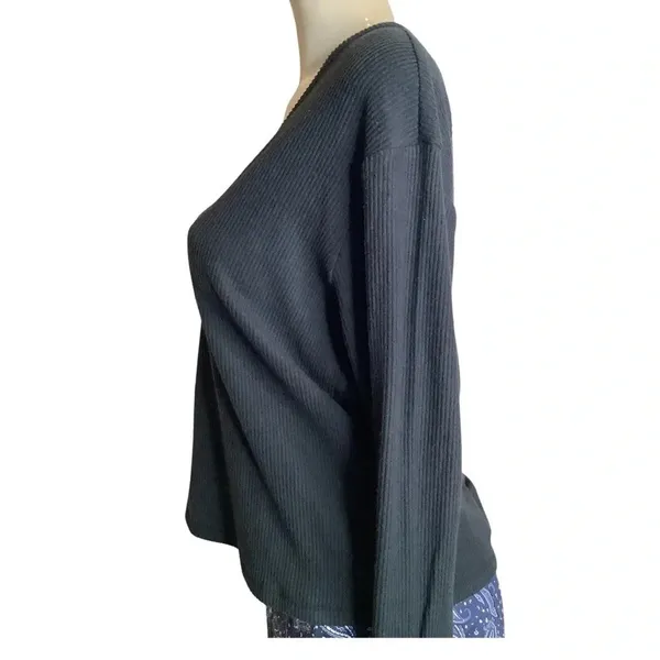 UGG Size Medium Black Ribbed Three Button Long Sleeve Top. New With Tags. - Image 12