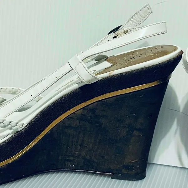 COLE HAAN SZ 8 White patent leather woven Wedge Sandals Slingback Cork Gold - Image 12