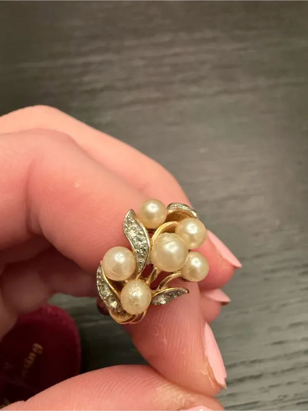 Vintage AVON Cluster Pearl and Rhinestones Cocktail Ring Costume Jewelry - Image 3