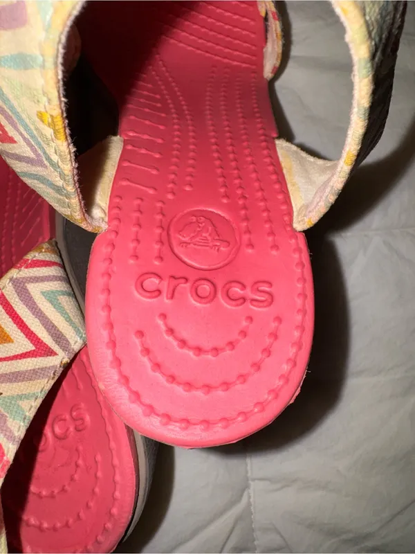 CROCS Brown Wedge Sandals with Multicolor Chevron Straps - Image 6