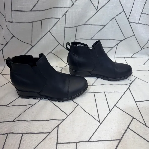 Sorel Evie Chelsea Boots Size 10 Black Leather Wedge Cap Toe NL4925-010 SEE PICS - Image 2