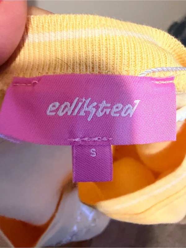 NWT Edikted oversized logo Crewneck sweatshirt size small - Image 8