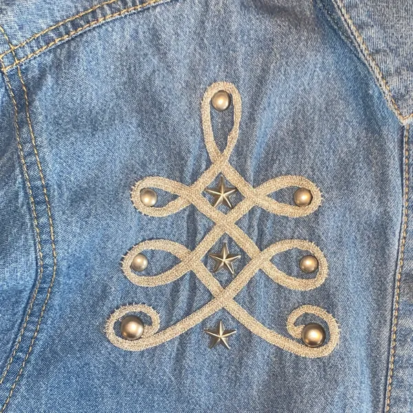 Vintage Western Style Embroidered Denim Button-Up Shirt - Image 4