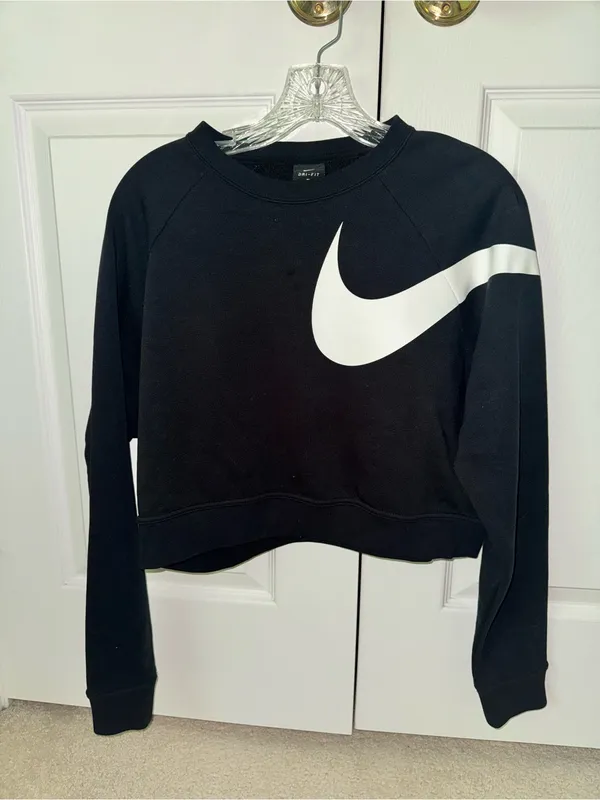 Nike Dri-Fit Versa Cropped Sweatshirt - Image 3