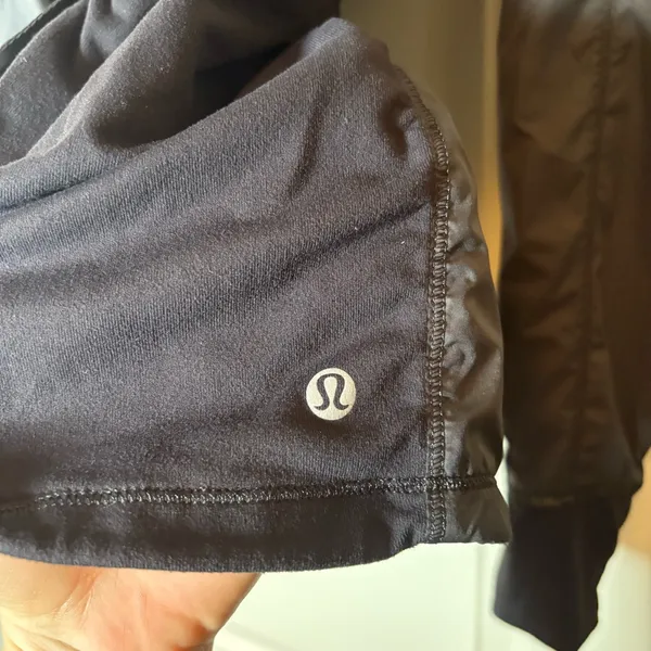 Lululemon Athletica Full Zip Hooded Goal Crusher Running Jacket Size 6 Black. - Image 3