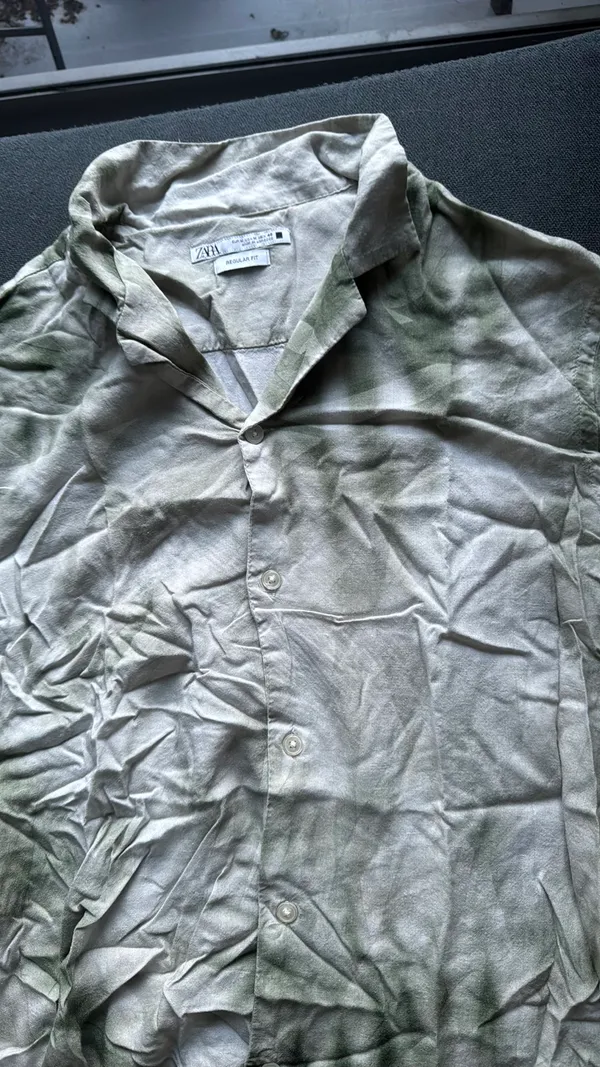 Zara Men Short-Sleeve Button-Down Shirt in Olive and Beige Wash - Image 4