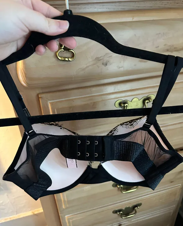 Victoria's Secret Push-up Bra - Image 4