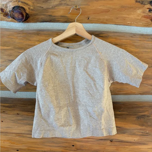 Vanoluya Women's Seamless Short Sleeve Workout Yoga Crop Top – Beige - Image 2