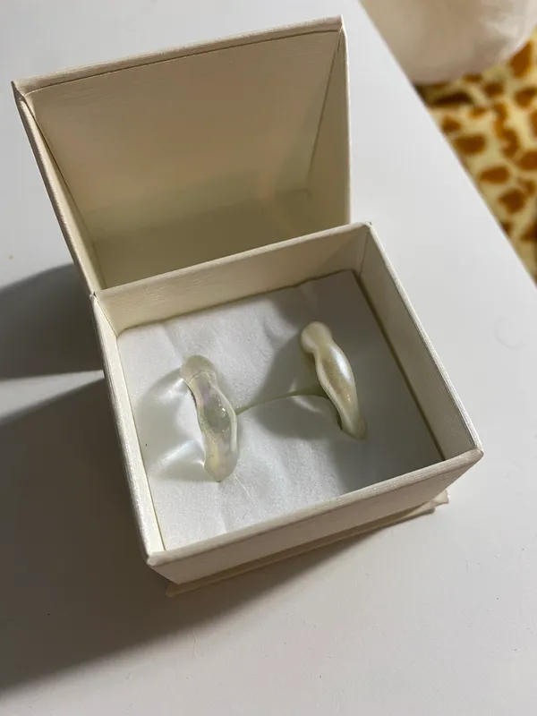 Gorgigi Wave Resin Rings Size 7 White - Image 4