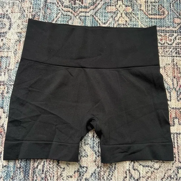 Set Active Gym Biker Shorts SportyShort Size Medium Seamless 4” Athletic Shorts - Image 3